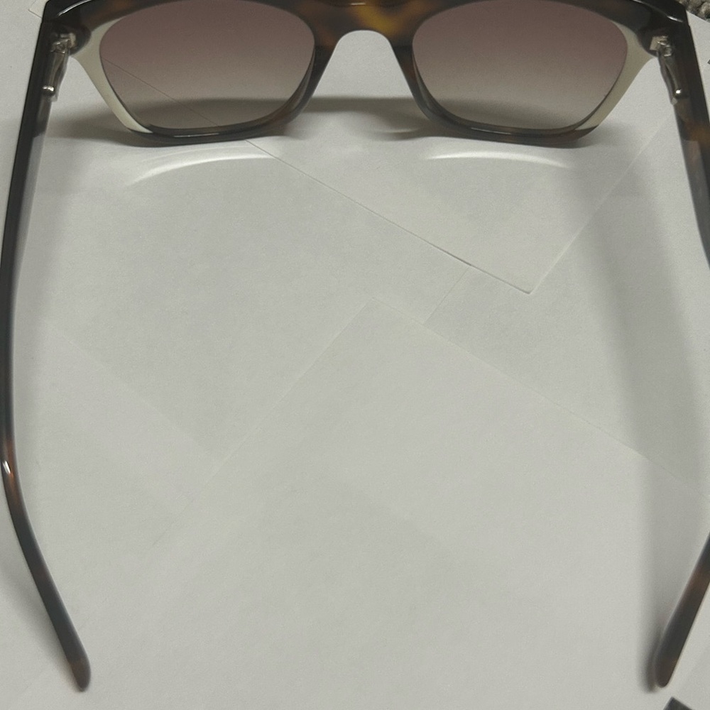 Gwen Stefani L.A.M.B. 
Stylish Tortoise Shell Sunglasses - Picture 4 of 10